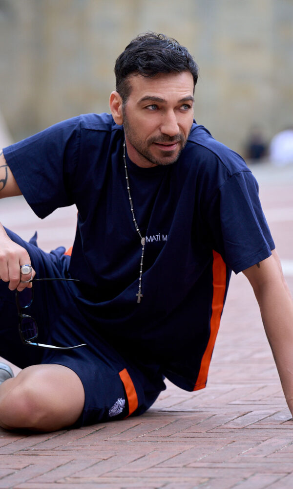T-shirt blu e arancio - immagine 4