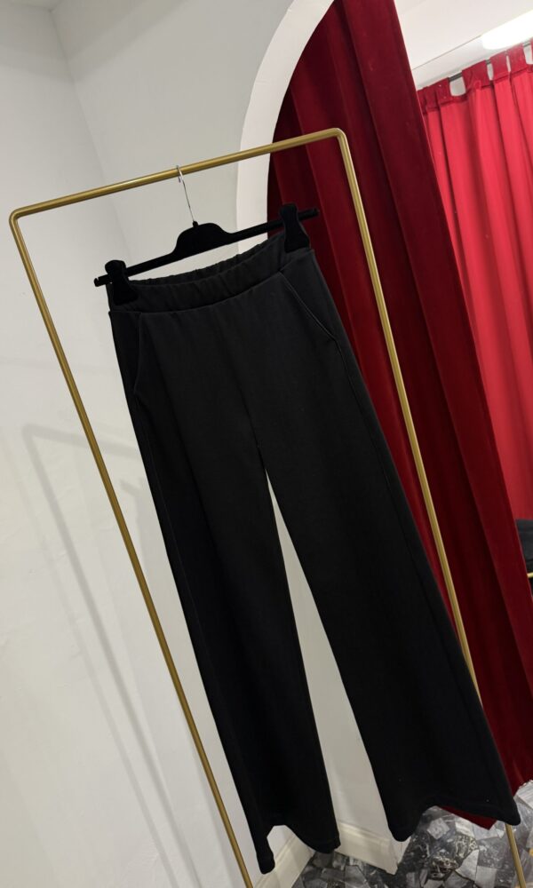 Pantalone nero Essential in punto milano