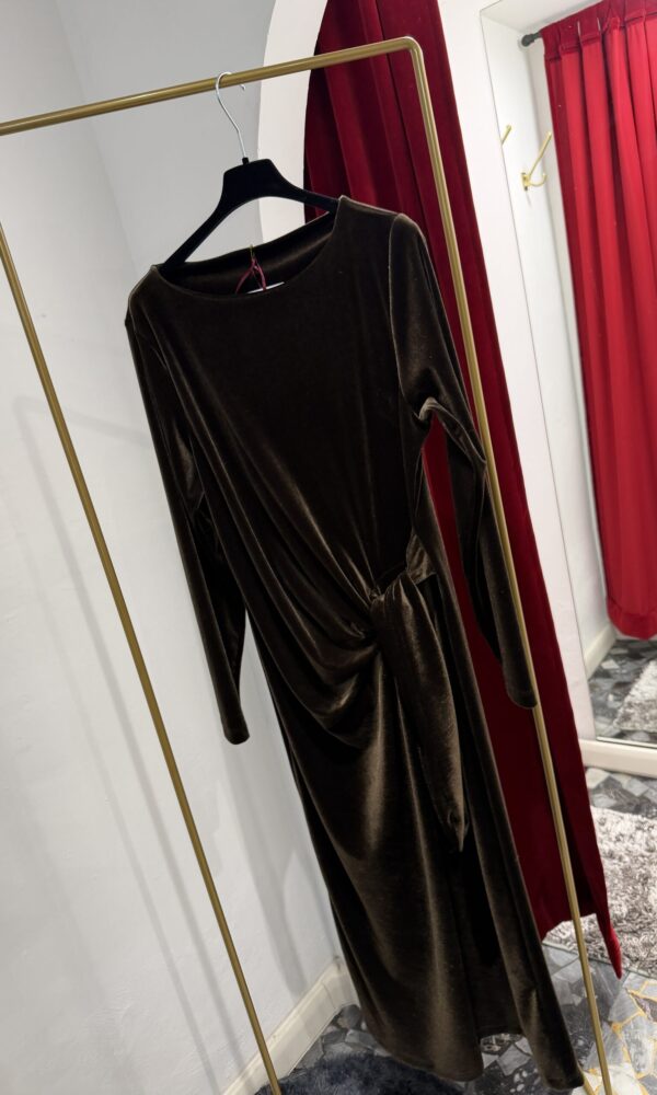 Abito marrone con nodo midi in ciniglia