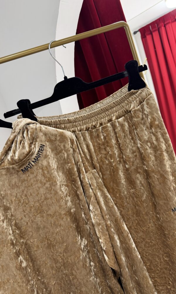 Set coordinato gold in ciniglia felpa e pantalone - immagine 4