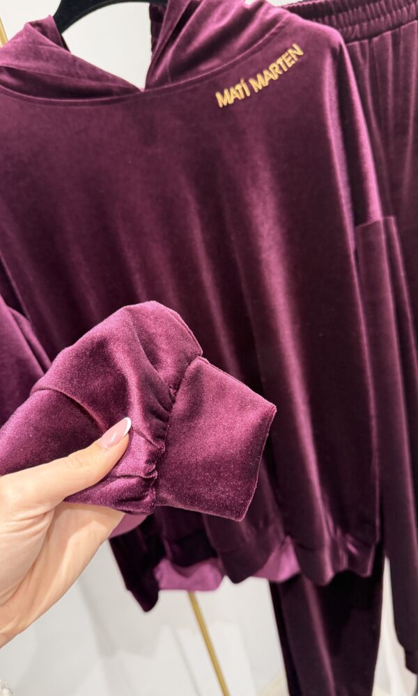 Set coordinato amaranto in ciniglia felpa e pantalone - immagine 2