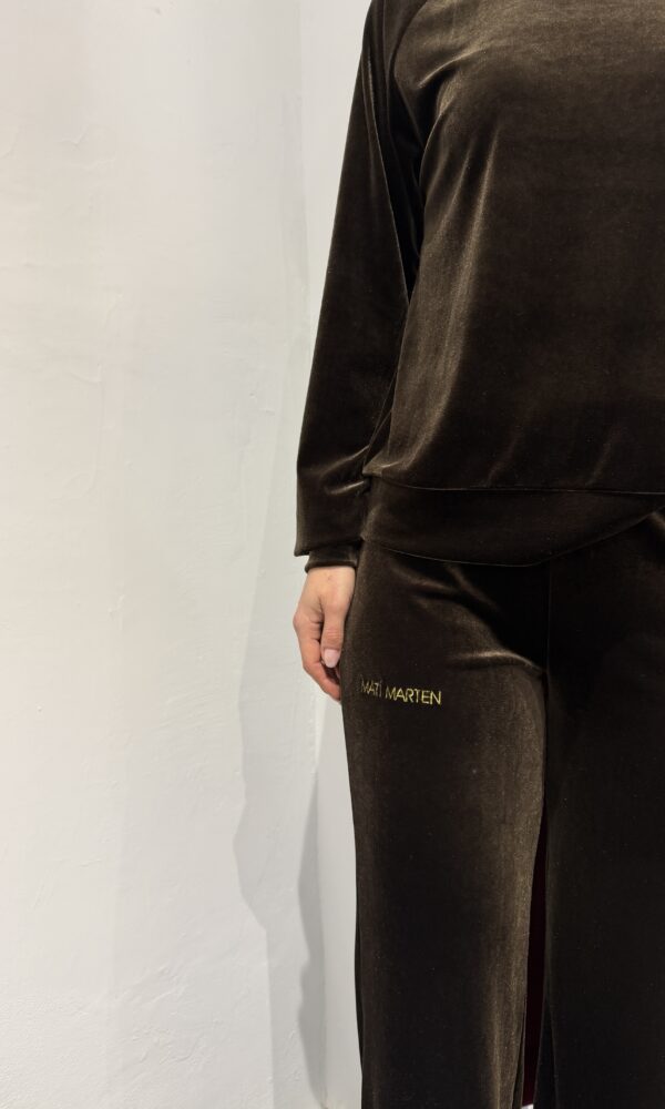 Set coordinato moro in ciniglia felpa e pantalone - immagine 4