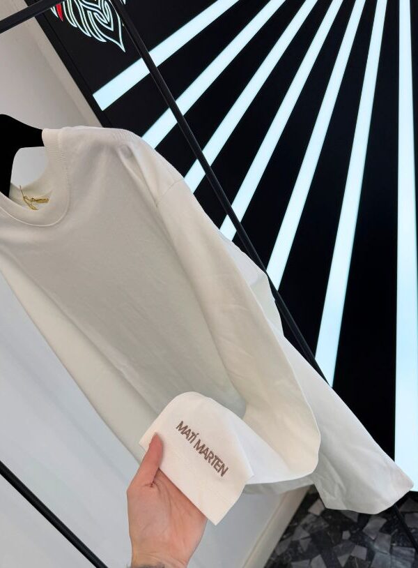 T shirt bianca oversize manica lunga - immagine 2