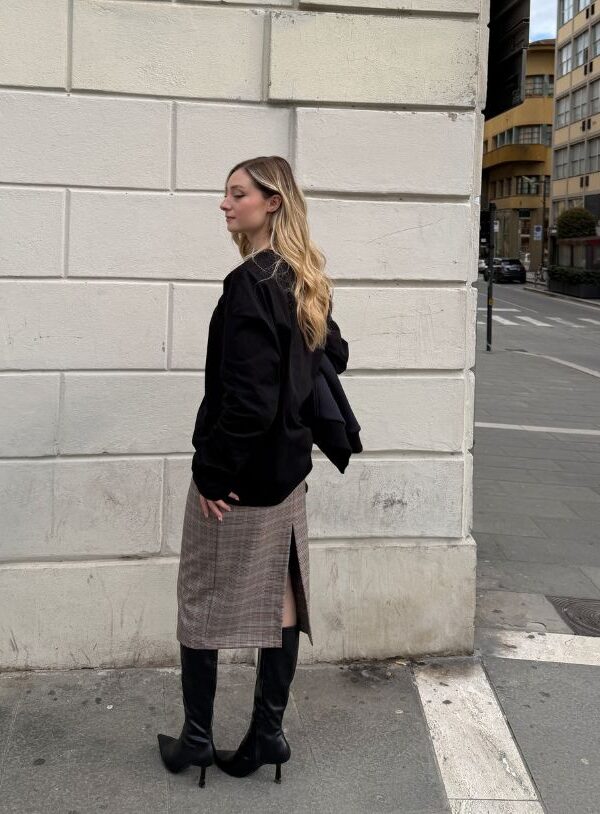 Gonna longuette beige con riga celeste pied poule - punto milano - immagine 3